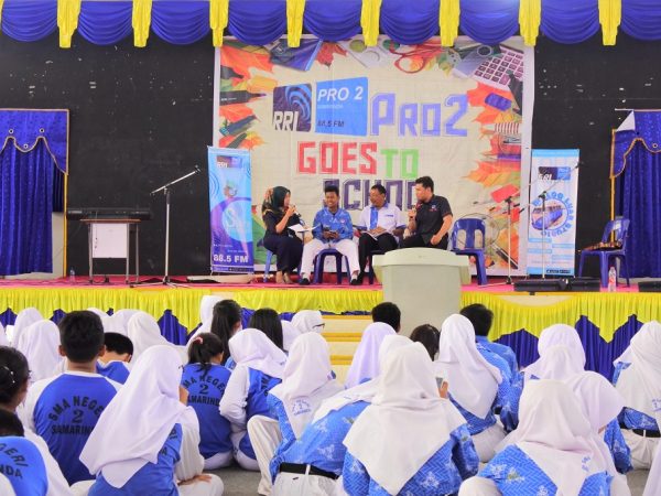 SMAN 2 Tampilkan Beragam Prestasi di RRI Pro 2 Goes To School