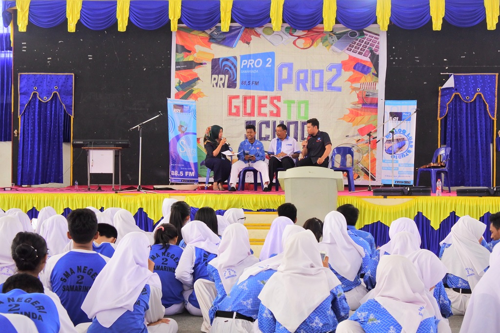 SMAN 2 Tampilkan Beragam Prestasi di RRI Pro 2 Goes To School SMAN 2 Tampilkan Beragam Prestasi di RRI Pro 2 Goes To School