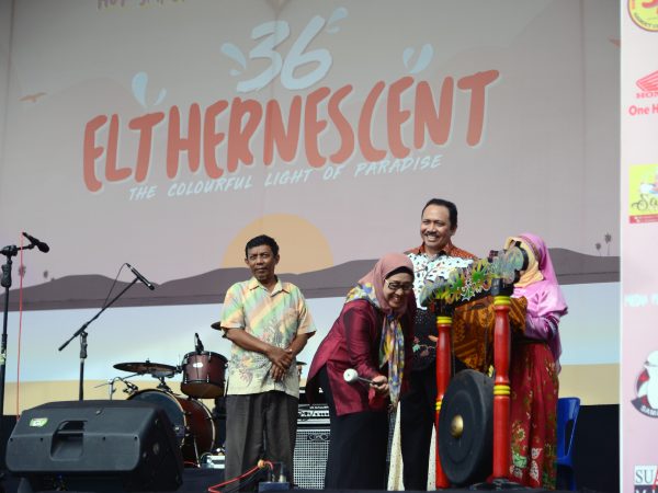 Pembukaan Acara HUT 36 dan Bulan Bahasa SMAN 2 Samarinda