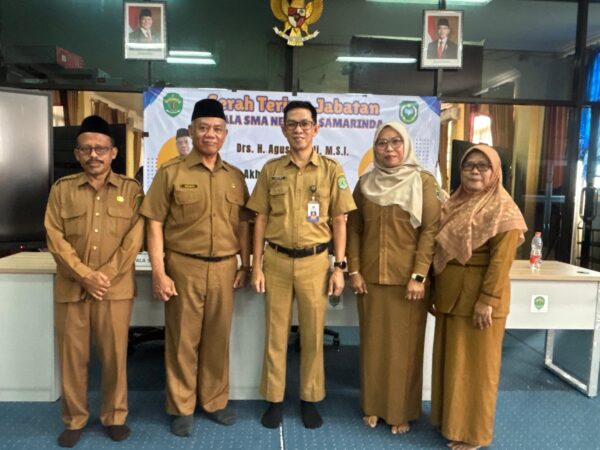 Sertijab Kepala SMA Negeri 2 Samarinda Berlangsung Khidmat, Perkuat Komitmen Mutu Pendidikan